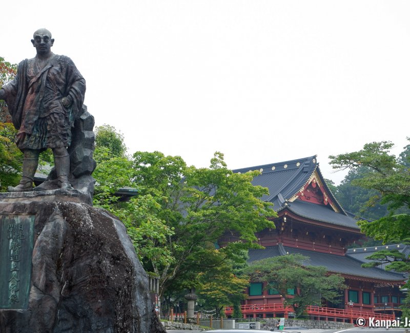 Rinno-ji (Nikko), Statue of monk Shodo Shonin and Sanbutsudo main hall