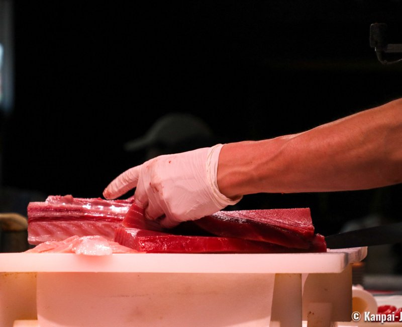 Kuroshio Market in Marina City (Wakayama), Red tuna cutting performance Kuroshio Market in Marina City (Wakayama), Red tuna cutting performance