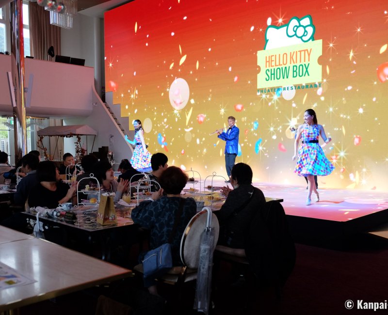 Hello Kitty Show Box (Awaji), Dance and music performance