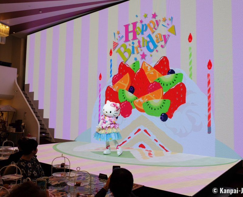 Hello Kitty Show Box (Awaji), Hello Kitty on stage for her birthday on November 1