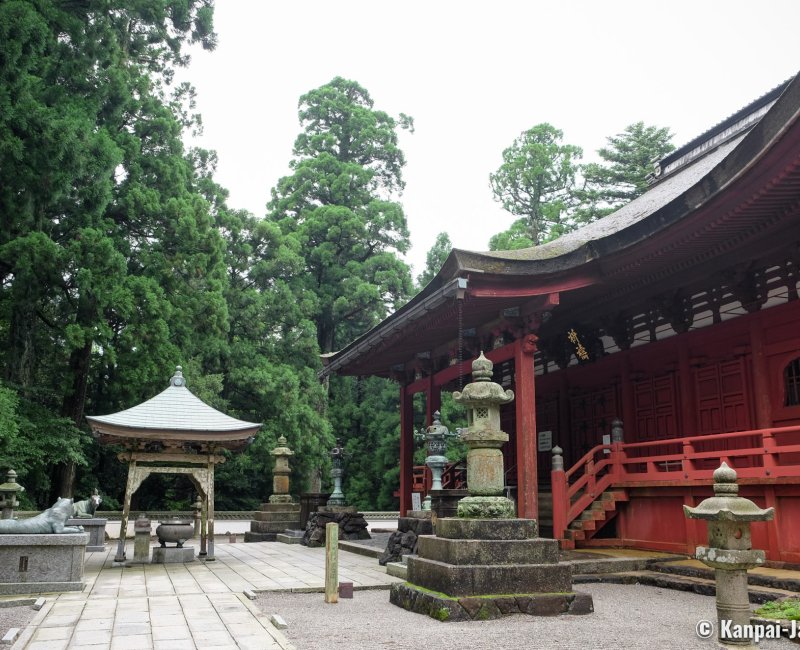 Kongosho-ji (Mount Asama in Ise), Plaza in front of the temple's main pavilion Kongosho-ji (Mount Asama in Ise), Plaza in front of the temple's main pavilion