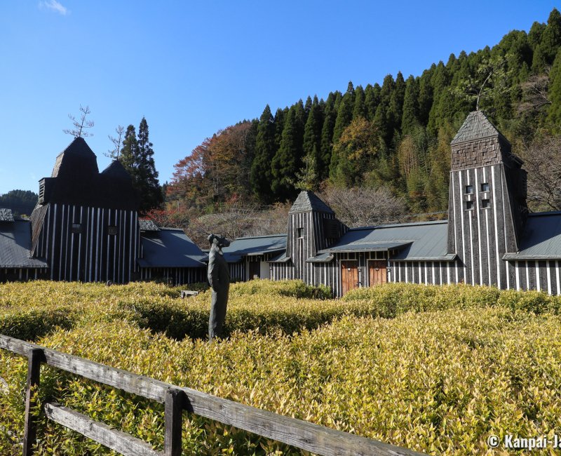 Lamune Onsen (Taketa, Oita), Buildings sheltering the baths