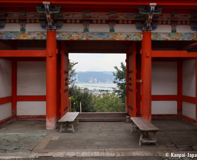 Kishu Tosho-gu (Wakayama), View from Romon Gate
