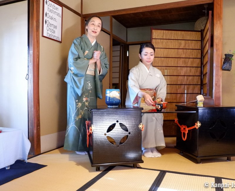 Gyokusen-en (Kanazawa), Madame Nishida performing as the tea ceremony master