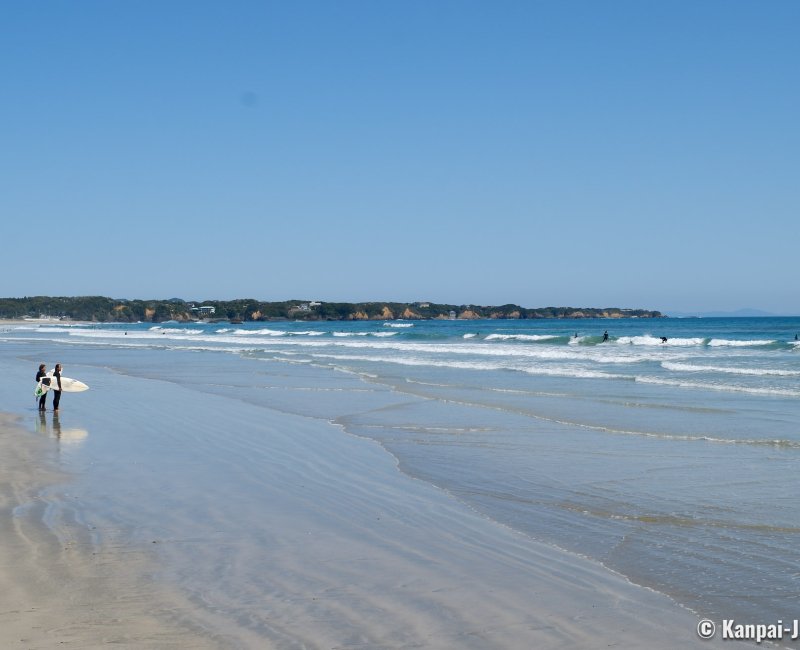 Shima (Ise Peninsula, Mie), Surfers on Koushirahama and Ago-no-Matsubara beaches Shima (Ise Peninsula, Mie), Surfers on Koushirahama and Ago-no-Matsubara beaches