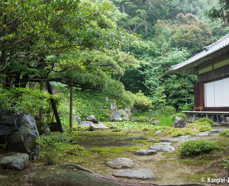 Joju-ji (Kyoto), View on the temple's Japanese garden Joju-ji (Kyoto), View on the temple's Japanese garden