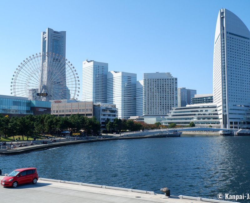 Minato Mirai 21 (Yokohama), View on the district's skyline from Hammerhead shopping mall