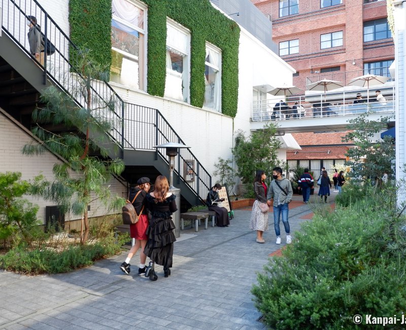 Minato Mirai 21 (Yokohama), Entrance of Marine & Walk shopping mall