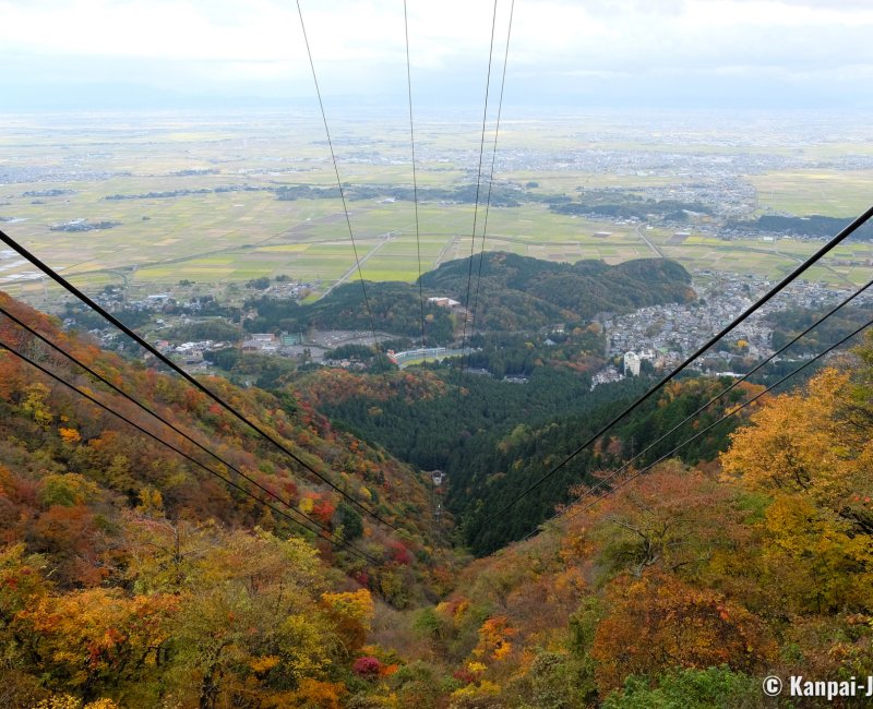 Yahiko-jinja, Yahikoyama Ropeway and panoramic view from Mount Yahiko's side in autumn Yahiko-jinja, Yahikoyama Ropeway and panoramic view from Mount Yahiko's side in autumn