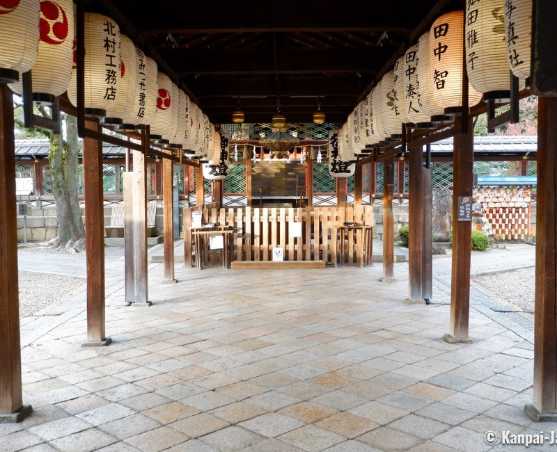 Gokonomiya-jinja (Kyoto), Covered passage to the main hall Honden