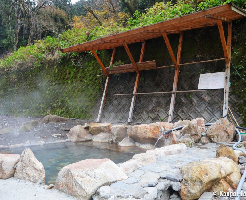 Kawayu Onsen Fujiya (Kumano Kodo), Outdoor hot bath on the river bed Kawayu Onsen Fujiya (Kumano Kodo), Outdoor hot bath on the river bed