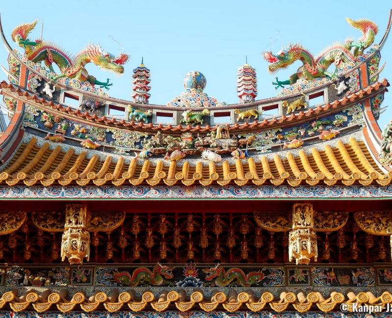 Chukagai (Chinatown in Yokohama), Detail of the roof of Kantei Byo temple (Kuan Ti Miao) Chukagai (Chinatown in Yokohama), Detail of the roof of Kantei Byo temple (Kuan Ti Miao)