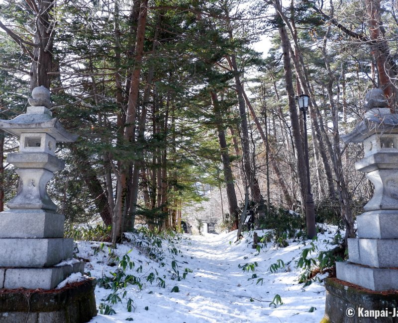Shirane-jinja (Kusatsu), Shrine's alley covered in snow 2