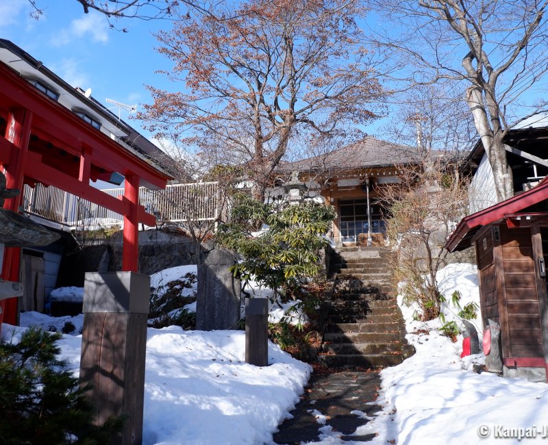 Shirane-jinja (Kusatsu), Temple of the Nichiren sect next to Shirane shrine