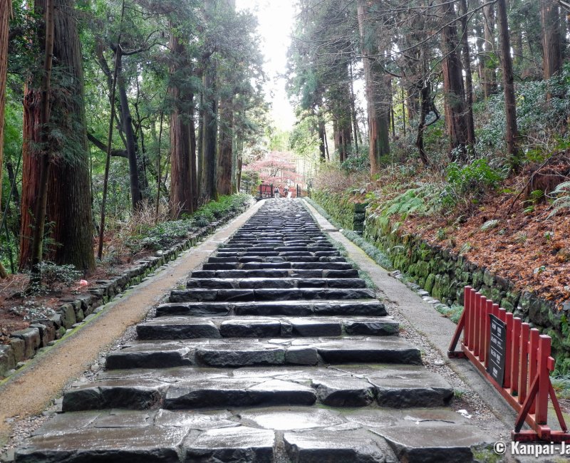 Zuihoden (Sendai), Stairway through the forest to Date Masamune's mausoleum