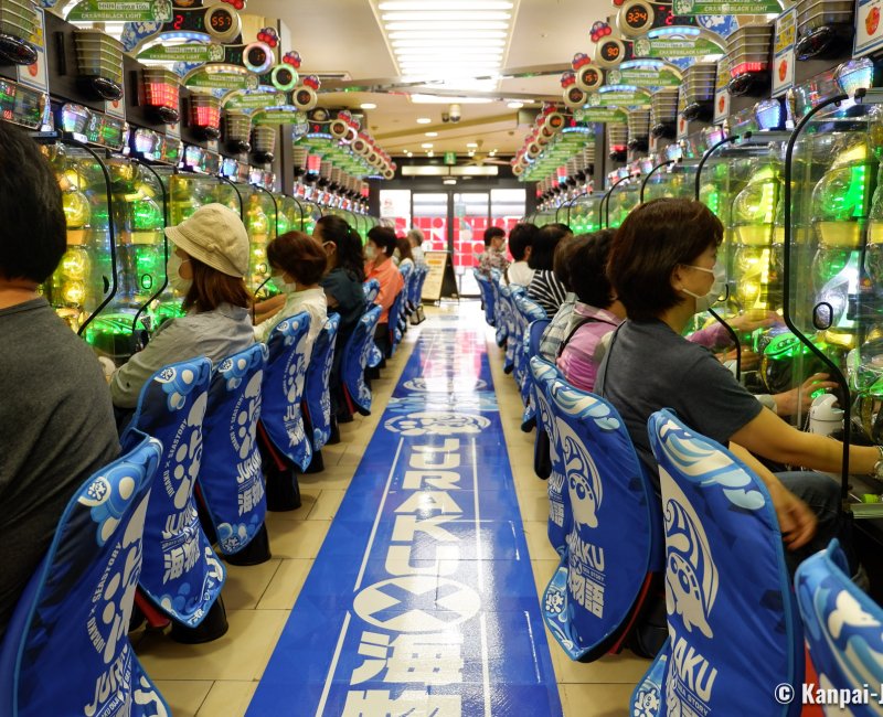 Juraku Pachinko parlor in the north of Tokyo Juraku Pachinko parlor in the north of Tokyo