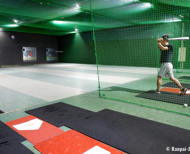 Indoor batting center (baseball) in Tokyo 2 Indoor batting center (baseball) in Tokyo 2