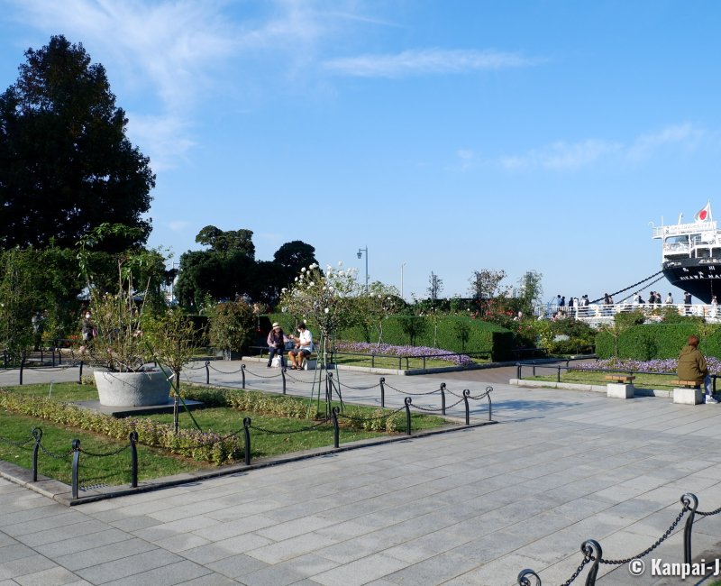 Yamashita Park (Yokohama), Rose garden and Hikawa Maru ocean liner Yamashita Park (Yokohama), Rose garden and Hikawa Maru ocean liner