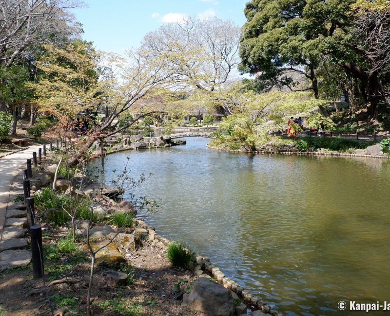 Shin-Edogawa Garden (Tokyo), Strolling path around the pond