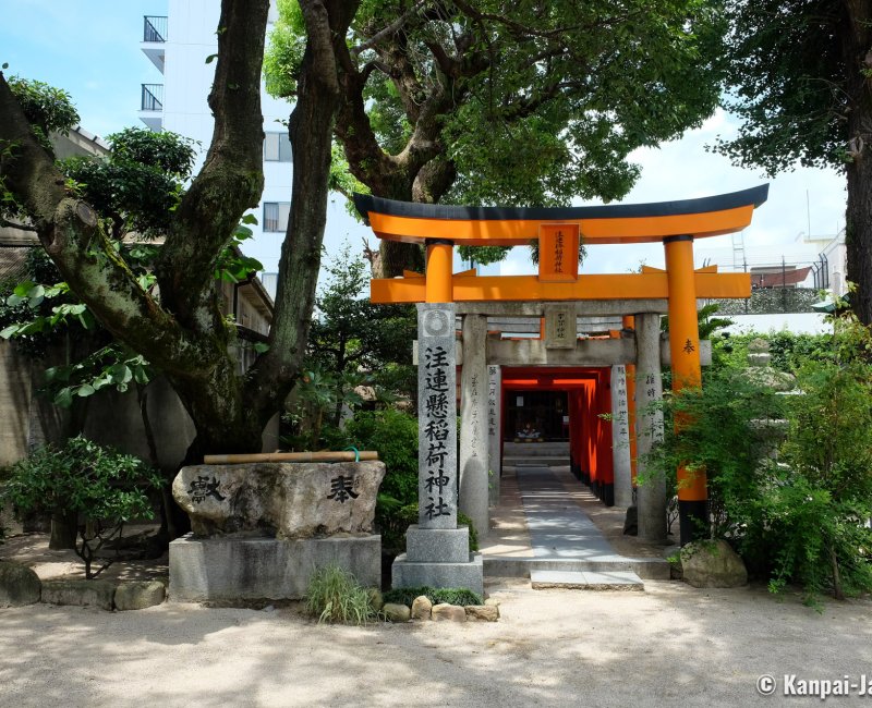Kushida-jinja (Fukuoka), Torii gates tunnel at Inari shrine
