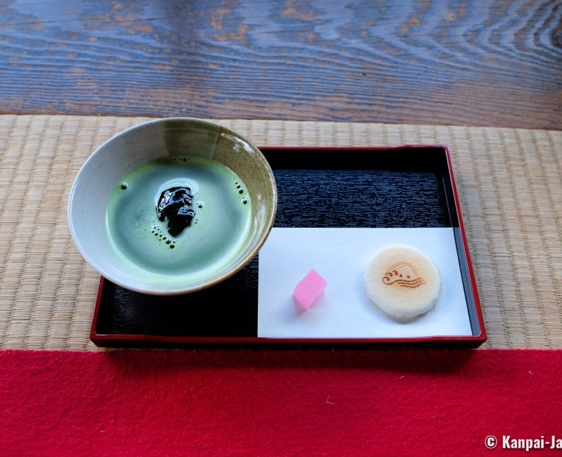Yusentei Park (Fukuoka), Set of cold matcha green tea and traditional sweets in summer Yusentei Park (Fukuoka), Set of cold matcha green tea and traditional sweets in summer