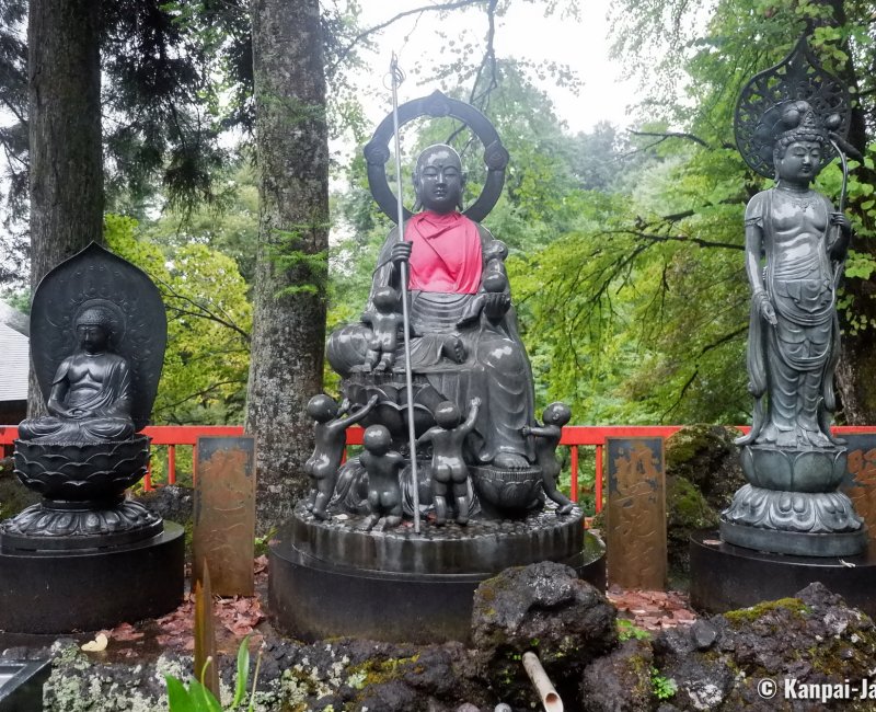 Oiwasan Nisseki-ji (Toyama), Jizo Bosatsu and various Buddhist statues
