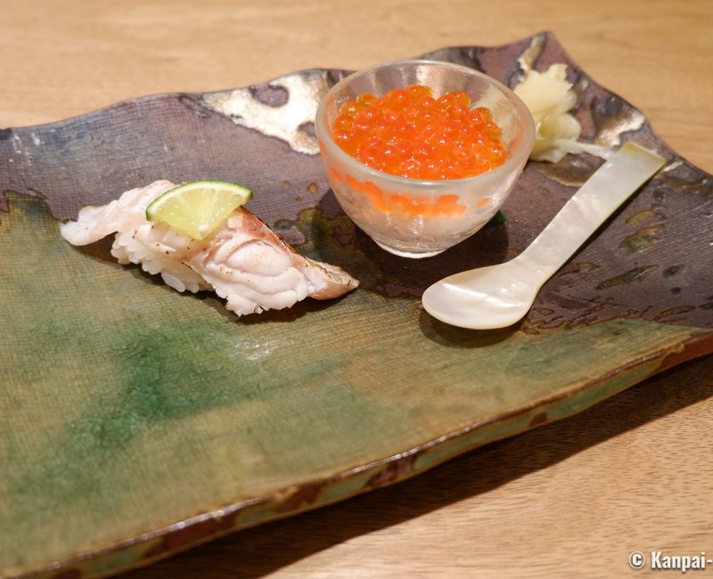 Otaru Masazushi Ginza (Tokyo), Cooked sushi and salmon eggs Otaru Masazushi Ginza (Tokyo), Cooked sushi and salmon eggs