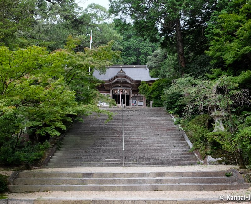 Niiyama-jinja (Kanzaki, Saga), Stairway to the shrine's main pavilion Niiyama-jinja (Kanzaki, Saga), Stairway to the shrine's main pavilion