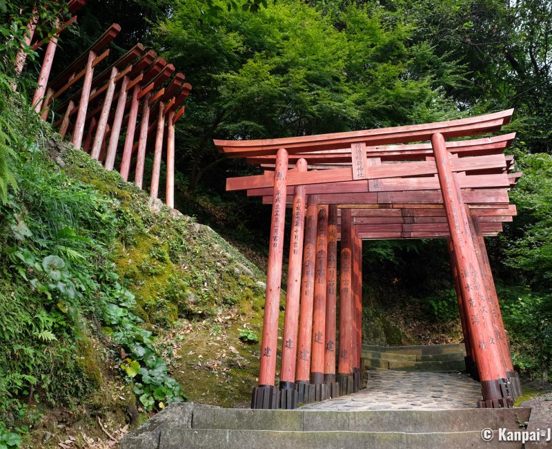 Yutoku Inari-jinja (Kashima, Saga), Red torii gates stairways to the Okunoin area