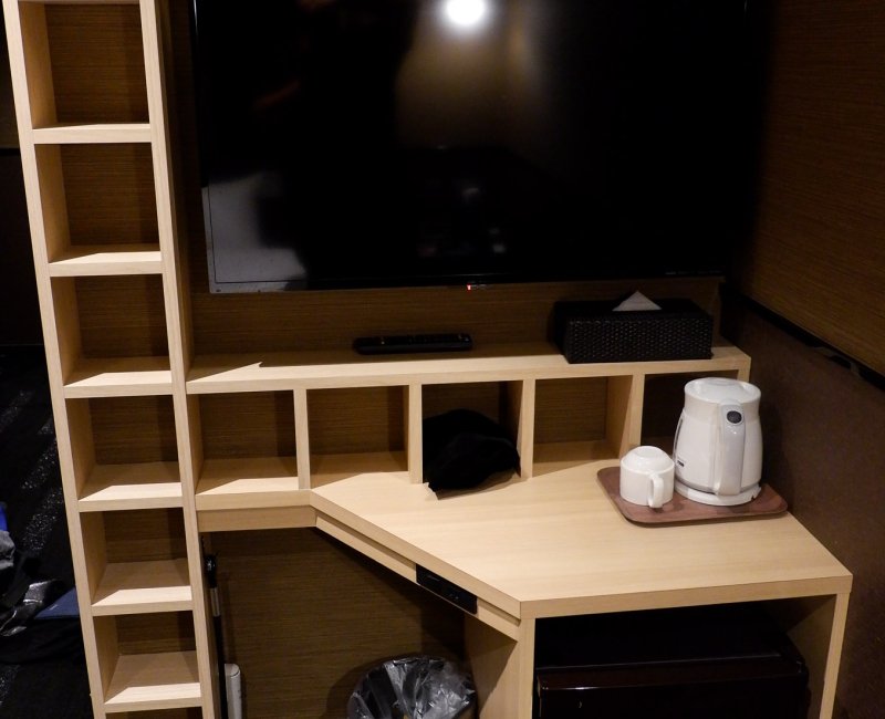 Hotel Abest Ginza Kyobashi (Tokyo), TV set and desk in the single room Hotel Abest Ginza Kyobashi (Tokyo), TV set and desk in the single room