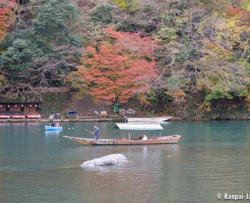 Togetsukyo (Kyoto), Boat ride on the Katsura River in autumn Togetsukyo (Kyoto), Boat ride on the Katsura River in autumn