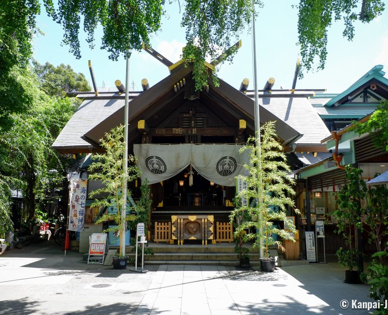 Tsukiji Outer Market (Tokyo), Main pavilion of Namiyoke Inari-jinja shrine
