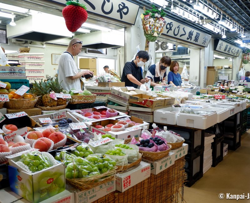 Tsukiji Outer Market (Tokyo), Fruits and vegetables shop in Tsukiji Uogashi