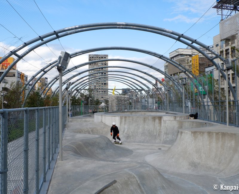 Miyashita Park (Tokyo), Skate park on the rooftop Miyashita Park (Tokyo), Skate park on the rooftop