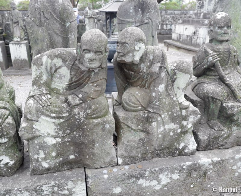 Kita-in (Kawagoe), Gohyaku Rakan statues in the temple's grounds