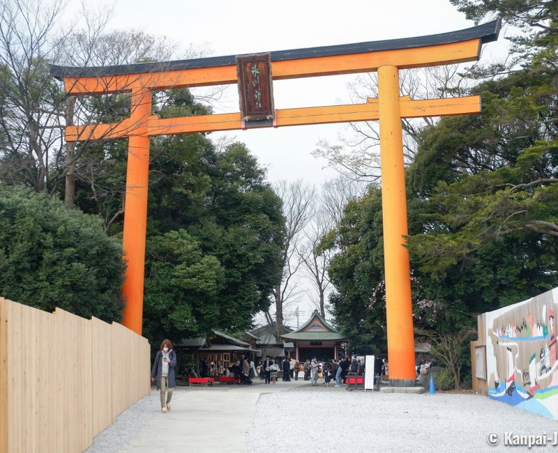 Kawagoe Hikawa-jinja, Great vermilion torii gate at the entrance of the shrine's grounds Kawagoe Hikawa-jinja, Great vermilion torii gate at the entrance of the shrine's grounds