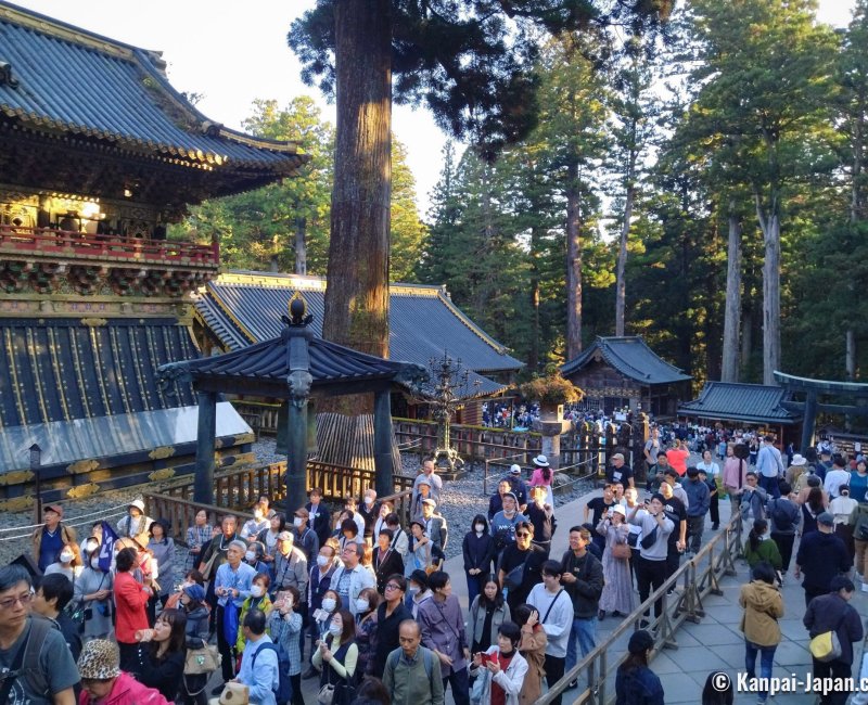 Toshogu (Nikko), Tourists in the mausoleum's enclosure (Nov. 2023) 4 Toshogu (Nikko), Tourists in the mausoleum's enclosure (Nov. 2023) 4