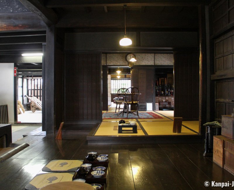 Ohashi House (Kurashiki), View on the living area and the warehouse from the kitchen