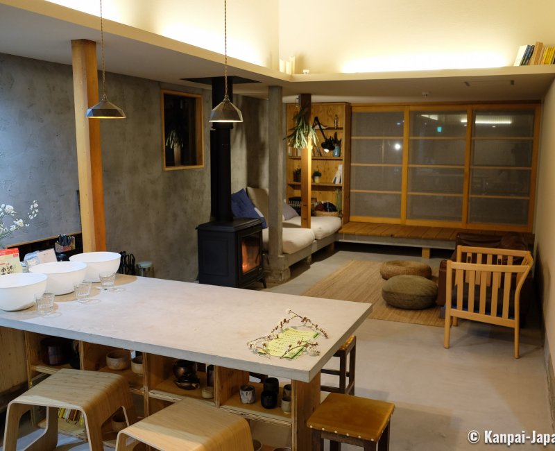 La toile (Mitoyo, Shikoku), The living-room viewed from the kitchen La toile (Mitoyo, Shikoku), The living-room viewed from the kitchen