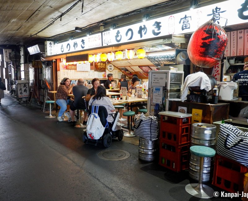 Yurakucho (Tokyo), Covered alley featuring retro izakaya pubs Yurakucho (Tokyo), Covered alley featuring retro izakaya pubs
