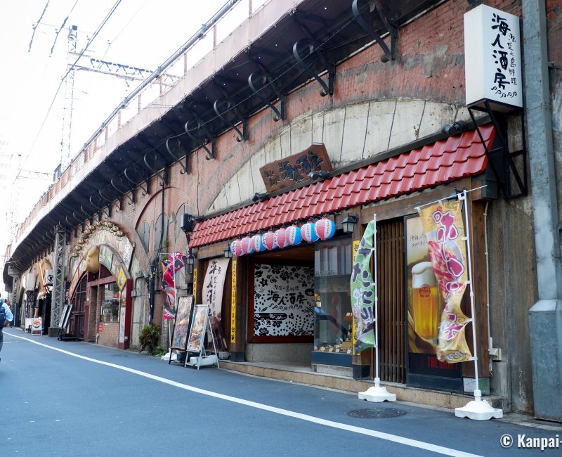 Yurakucho (Tokyo), Okinawa specialties restaurant under the railway tracks at the south of the station Yurakucho (Tokyo), Okinawa specialties restaurant under the railway tracks at the south of the station