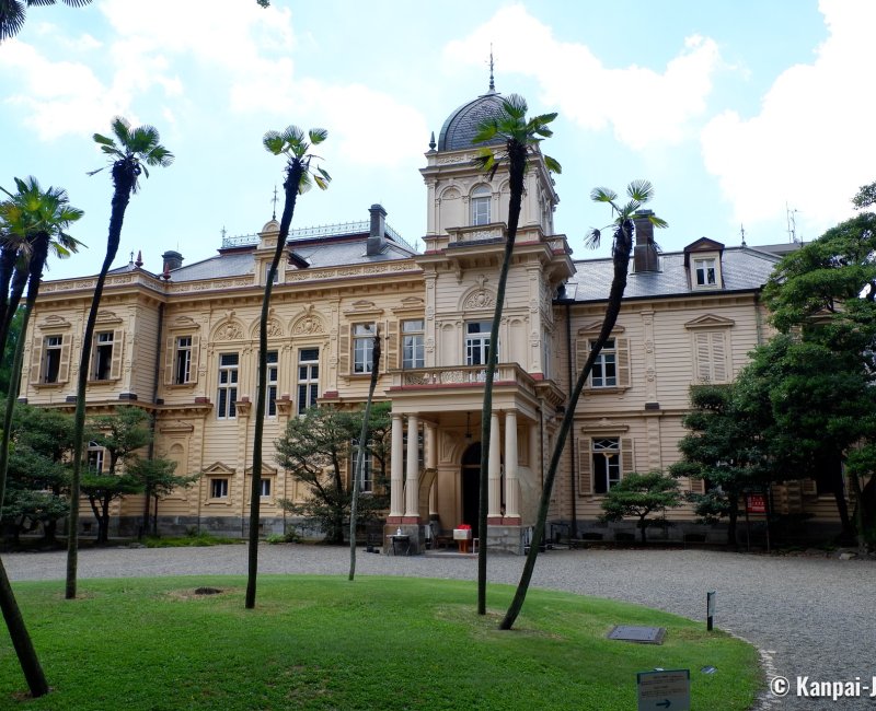 Kyu Iwasaki-tei Teien (Tokyo), Western-style house and palm trees 2