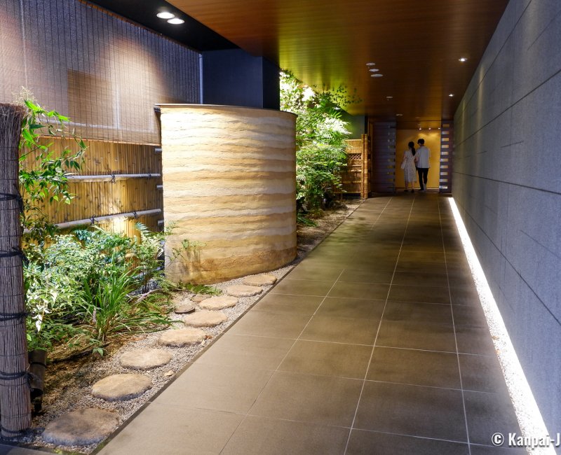 ibis Styles Kyoto Shijo, Entrance pathway from Shijo-dori street