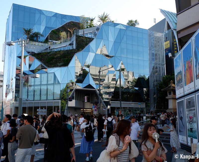 Tokyu Plaza Harajuku (Harakado), View on the irregular facade Tokyu Plaza Harajuku (Harakado), View on the irregular facade