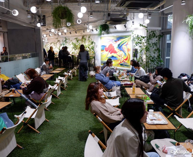 Tokyu Plaza Harajuku (Harakado), Indoor picnic area at the 5F floor Tokyu Plaza Harajuku (Harakado), Indoor picnic area at the 5F floor