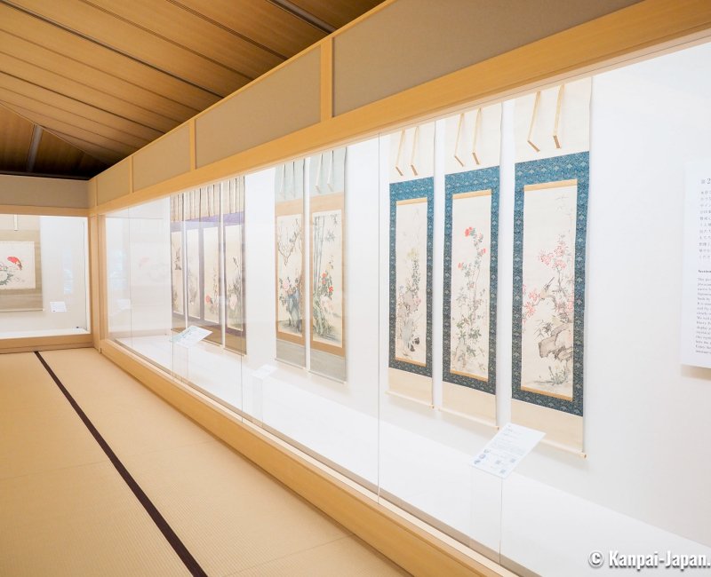 Saga Arashiyama Museum of Arts & Culture (Kyoto), Exhibition of painted folding screens and kakemono scrolls in the Tatami Gallery 2 Saga Arashiyama Museum of Arts & Culture (Kyoto), Exhibition of painted folding screens and kakemono scrolls in the Tatami Gallery 2