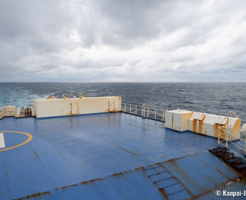 Shin Nihonkai Ferry, Outdoor deck with a view on the sea on the Hamanasu (Maizuru-Otaru cruise) Shin Nihonkai Ferry, Outdoor deck with a view on the sea on the Hamanasu (Maizuru-Otaru cruise)