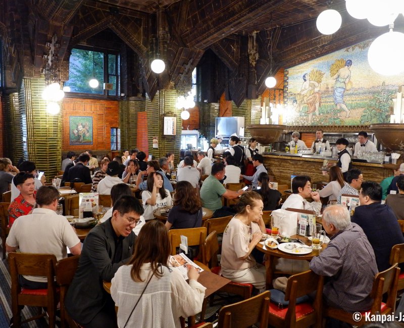 Ginza Lion 7-Chome (Tokyo), Authentic main room of the beer hall 2 Ginza Lion 7-Chome (Tokyo), Authentic main room of the beer hall 2