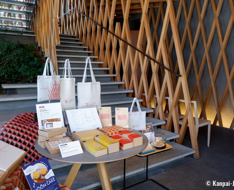Sunny Hills (Tokyo), Display of products sold at the Taiwanese pastry store