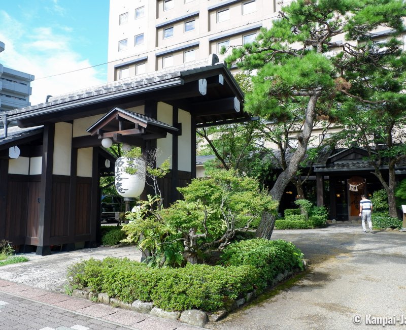 Hida Hanasatonoyu Takayama Ouan, Entrance of the hotel 2 Hida Hanasatonoyu Takayama Ouan, Entrance of the hotel 2